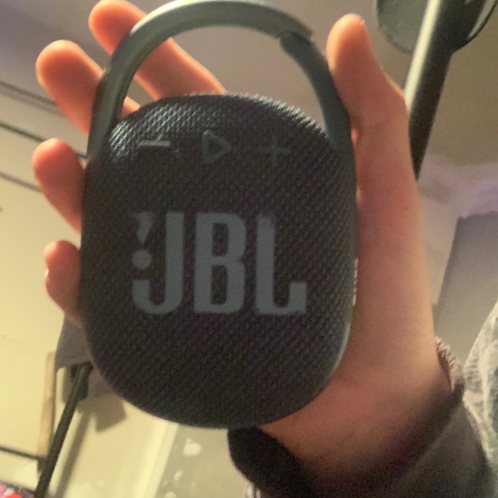 JBL clip 4